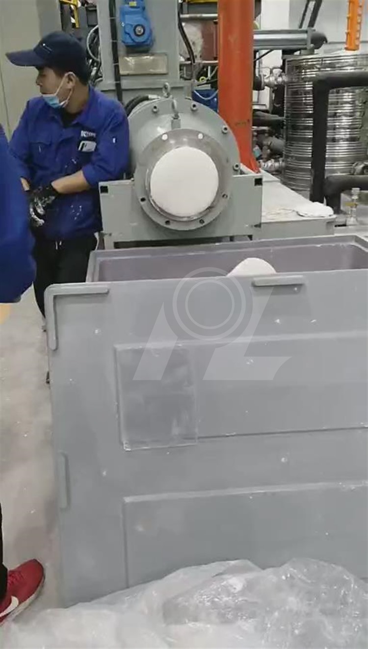 2，上料，捏合精煉